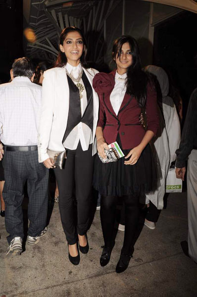 अनामिका के फैशन शो में सोनम कपूर | एचडीआईएल फैशन वीक