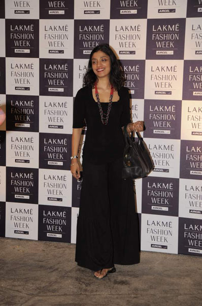 अनामिका के फैशन शो में सोनम कपूर | एचडीआईएल फैशन वीक