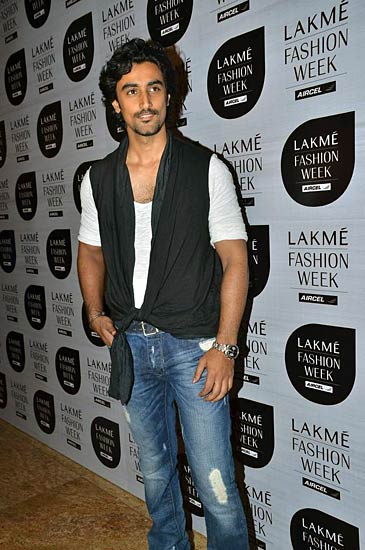 लैक्‍मे फैशन वीक में सितारे | ग्लैमर का तड़का