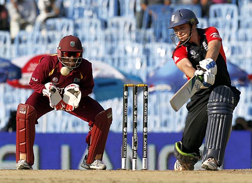 रोमांचक मैच में इंग्लैंड ने वेस्टइंडीज को हराया