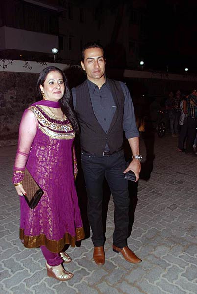 निखिल द्विवेदी की वेडिंग रिसेपशन में सितारे