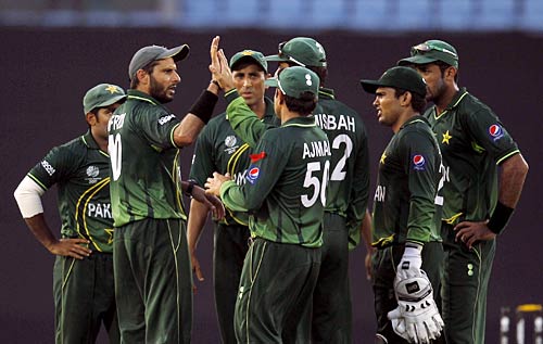 वेस्‍टइंडीज को पीट सेमीफाइनल में पहुंचा पाकिस्‍तान