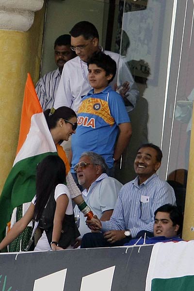 सितारों ने उठाया भारत-पाक मैच का लुत्‍फ । रोमांचक जीत