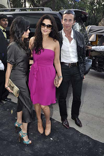 बॉलीवुड सितारों ने बिखेरी चमक । हसीनाओं का जलवा