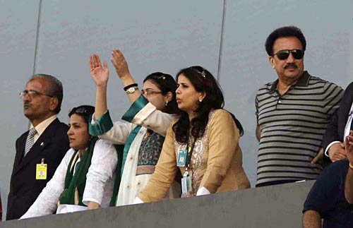 भारत-पाक के बीच हुए महामुकाबले की तस्‍वीरें । अपडेट