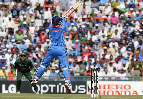 भारत-पाक के बीच हुए महामुकाबले की तस्‍वीरें । अपडेट