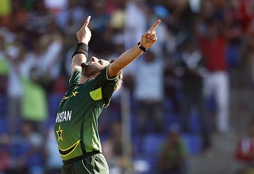 टेलर के तूफान में उड़ा पाकिस्‍तान