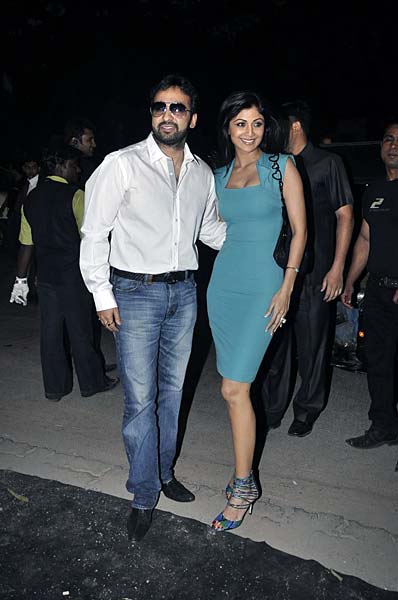 बॉलीवुड सितारों ने बिखेरी चमक । हसीनाओं का जलवा