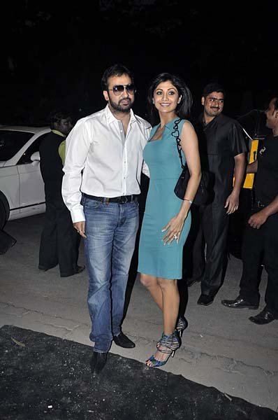 बॉलीवुड सितारों ने बिखेरी चमक । हसीनाओं का जलवा