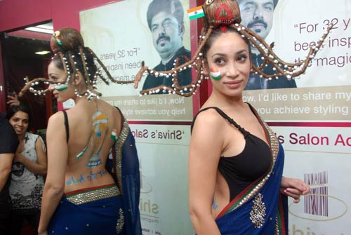 टीम इंडिया के लिए बैकलेस हुईं सोफिया | ऐसी दीवानगी...