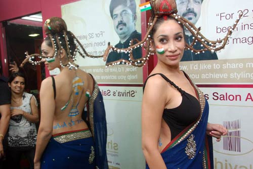 टीम इंडिया के लिए बैकलेस हुईं सोफिया | ऐसी दीवानगी...