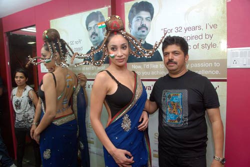 टीम इंडिया के लिए बैकलेस हुईं सोफिया | ऐसी दीवानगी...