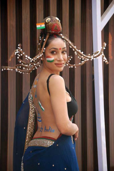 टीम इंडिया के लिए बैकलेस हुईं सोफिया | ऐसी दीवानगी...