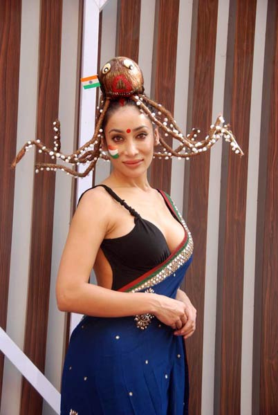 टीम इंडिया के लिए बैकलेस हुईं सोफिया | ऐसी दीवानगी...