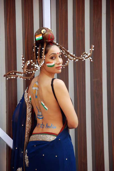 टीम इंडिया के लिए बैकलेस हुईं सोफिया | ऐसी दीवानगी...