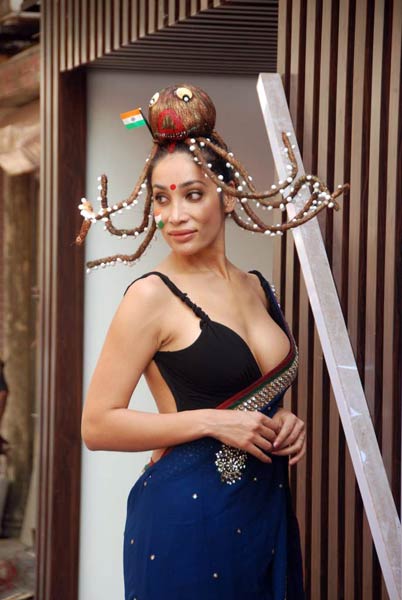 टीम इंडिया के लिए बैकलेस हुईं सोफिया | ऐसी दीवानगी...