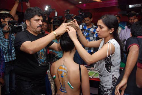 टीम इंडिया के लिए बैकलेस हुईं सोफिया | ऐसी दीवानगी...