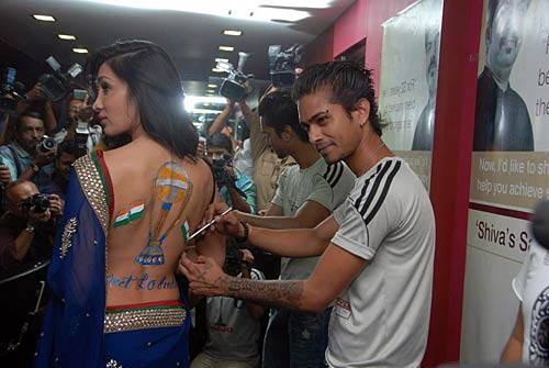 टीम इंडिया के लिए बैकलेस हुईं सोफिया | ऐसी दीवानगी...