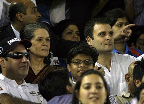 भारत-पाक के बीच हुए महामुकाबले की तस्‍वीरें । अपडेट