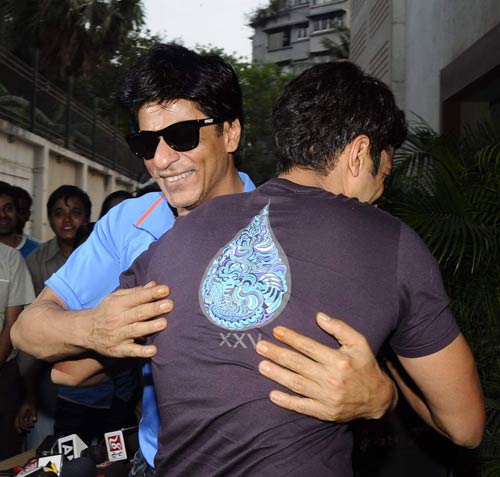 भारत की जीत के रंग में बॉलीवुड । भारत की रोमांचक जीत