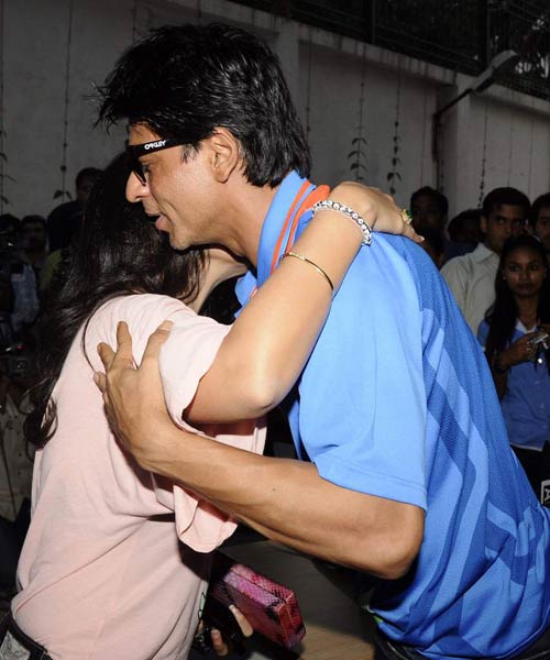 भारत की जीत के रंग में बॉलीवुड । भारत की रोमांचक जीत