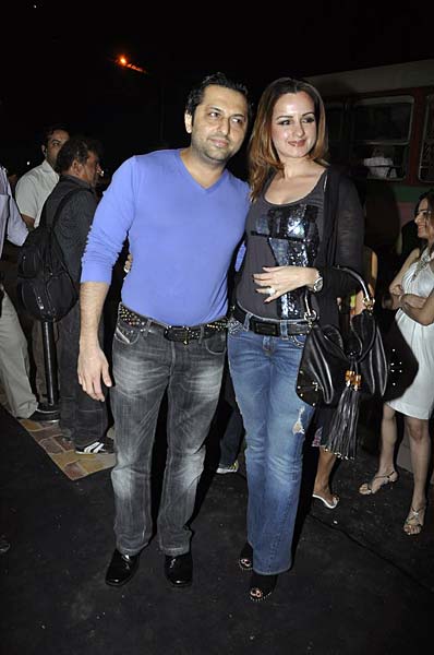 बॉलीवुड सितारों ने बिखेरी चमक । हसीनाओं का जलवा