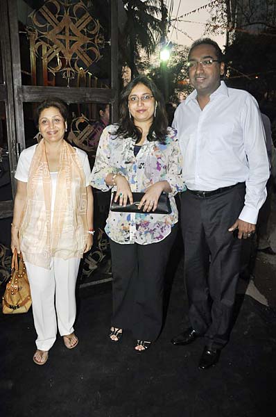 बॉलीवुड सितारों ने बिखेरी चमक । हसीनाओं का जलवा