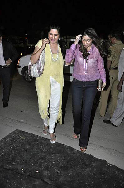 बॉलीवुड सितारों ने बिखेरी चमक । हसीनाओं का जलवा