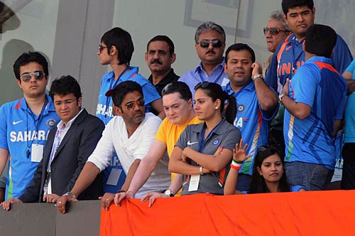 सितारों ने उठाया भारत-पाक मैच का लुत्‍फ । रोमांचक जीत