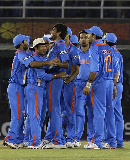 भारत-पाक के बीच हुए महामुकाबले की तस्‍वीरें । अपडेट