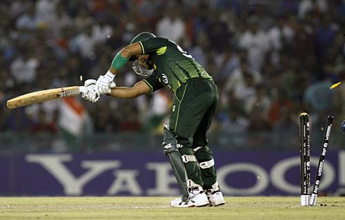 तस्‍वीरों में देखें भारत की रोमांचक जीत । आधी रात का जश्‍न