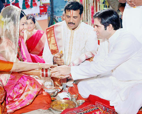 वरुण ने की यामिनी संग शादी । एक अधूरी यात्रा