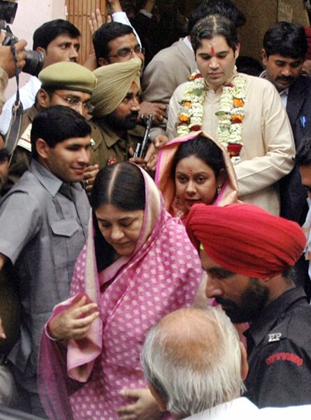 वरुण ने की यामिनी संग शादी । एक अधूरी यात्रा