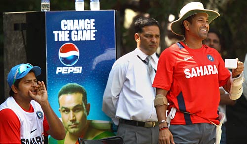 महामुकाबले की मैदान से बाहर की तैयारी । क्रिकेट का बुखार