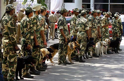 महामुकाबले की मैदान से बाहर की तैयारी । क्रिकेट का बुखार