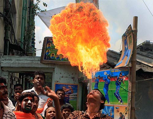 महामुकाबले की मैदान से बाहर की तैयारी । क्रिकेट का बुखार