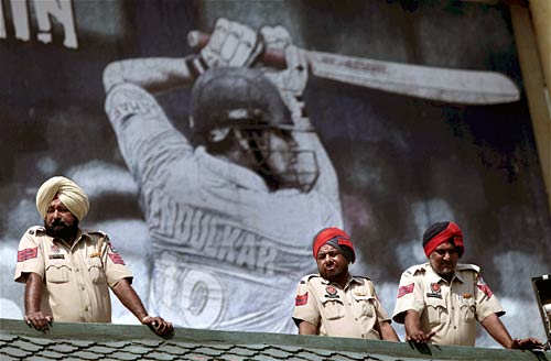 महामुकाबले की मैदान से बाहर की तैयारी । क्रिकेट का बुखार