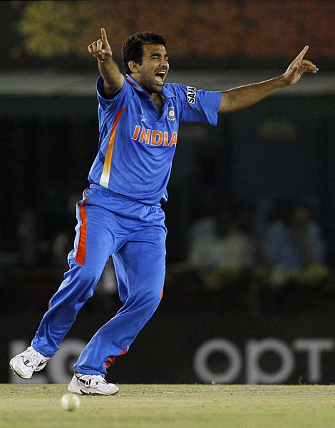 तस्‍वीरों में देखें भारत की रोमांचक जीत । आधी रात का जश्‍न