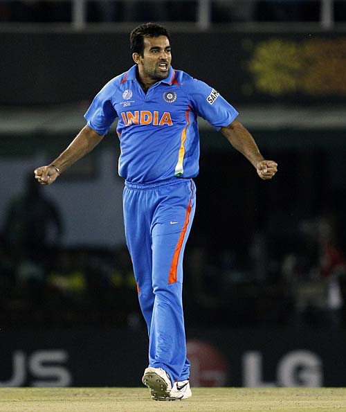 तस्‍वीरों में देखें भारत की रोमांचक जीत । आधी रात का जश्‍न