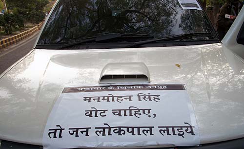 हजारे के आंदोलन की आंधी । करप्‍शन के खिलाफ हल्‍ला बोल