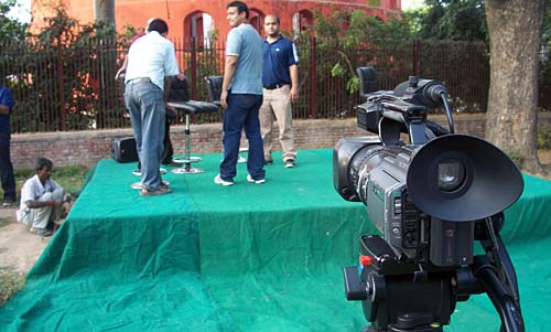 हजारे के आंदोलन की आंधी । करप्‍शन के खिलाफ हल्‍ला बोल