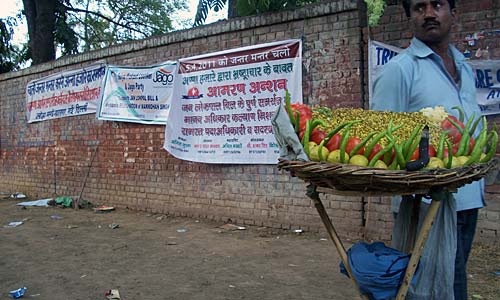हजारे के आंदोलन की आंधी । करप्‍शन के खिलाफ हल्‍ला बोल