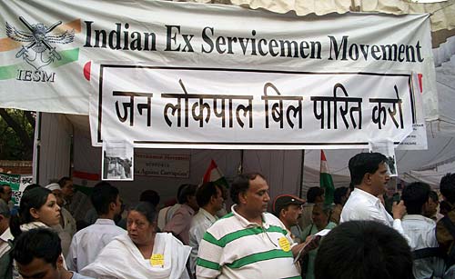 हजारे के आंदोलन की आंधी । करप्‍शन के खिलाफ हल्‍ला बोल