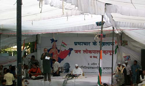 हजारे के आंदोलन की आंधी । करप्‍शन के खिलाफ हल्‍ला बोल