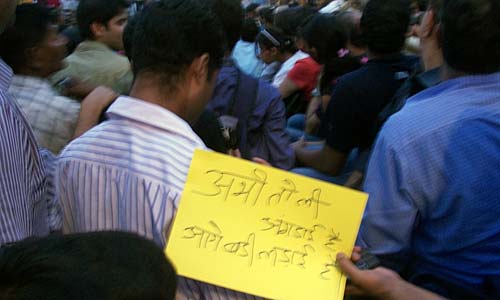 हजारे के आंदोलन की आंधी । करप्‍शन के खिलाफ हल्‍ला बोल