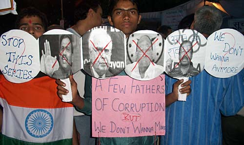 हजारे के आंदोलन की आंधी । करप्‍शन के खिलाफ हल्‍ला बोल