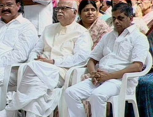 सत्य साईं चिर-समाधि में लीन । सत्य साईं का जीवन