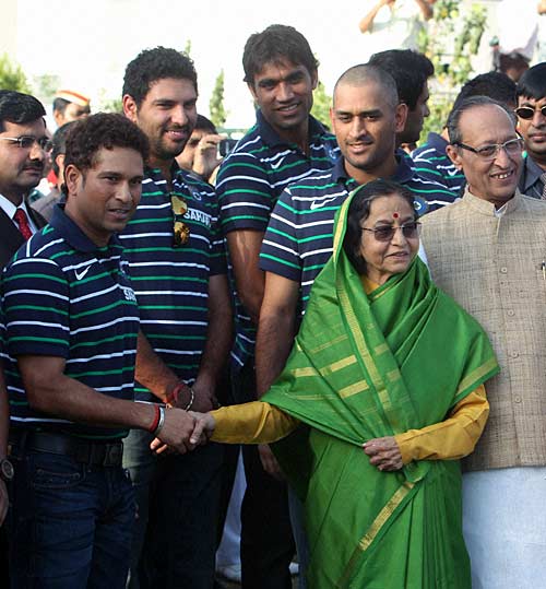 जीत का जश्‍न और सम्‍मान । भारत बना विश्‍वविजेता