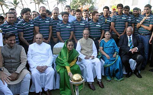 जीत का जश्‍न और सम्‍मान । भारत बना विश्‍वविजेता