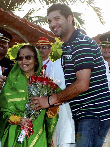 जीत का जश्‍न और सम्‍मान । भारत बना विश्‍वविजेता